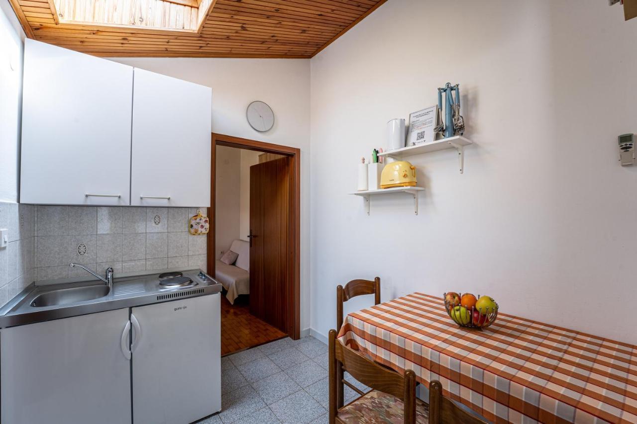 Apartmani Mirela Banjole Exterior foto