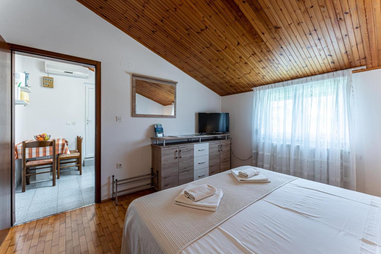 Apartmani Mirela Banjole Exterior foto