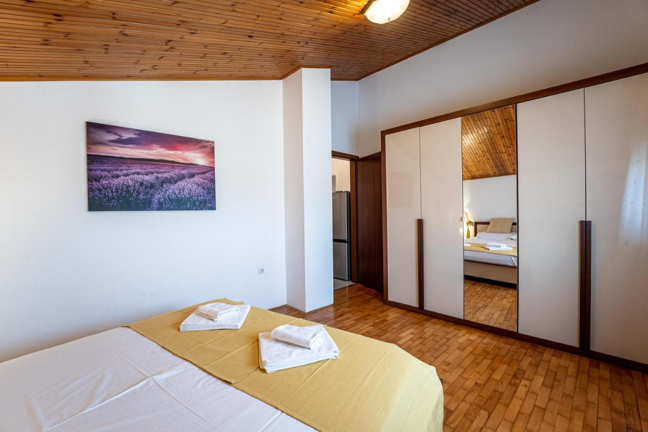 Apartmani Mirela Banjole Exterior foto