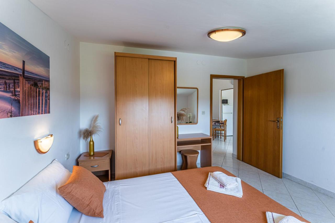 Apartmani Mirela Banjole Exterior foto