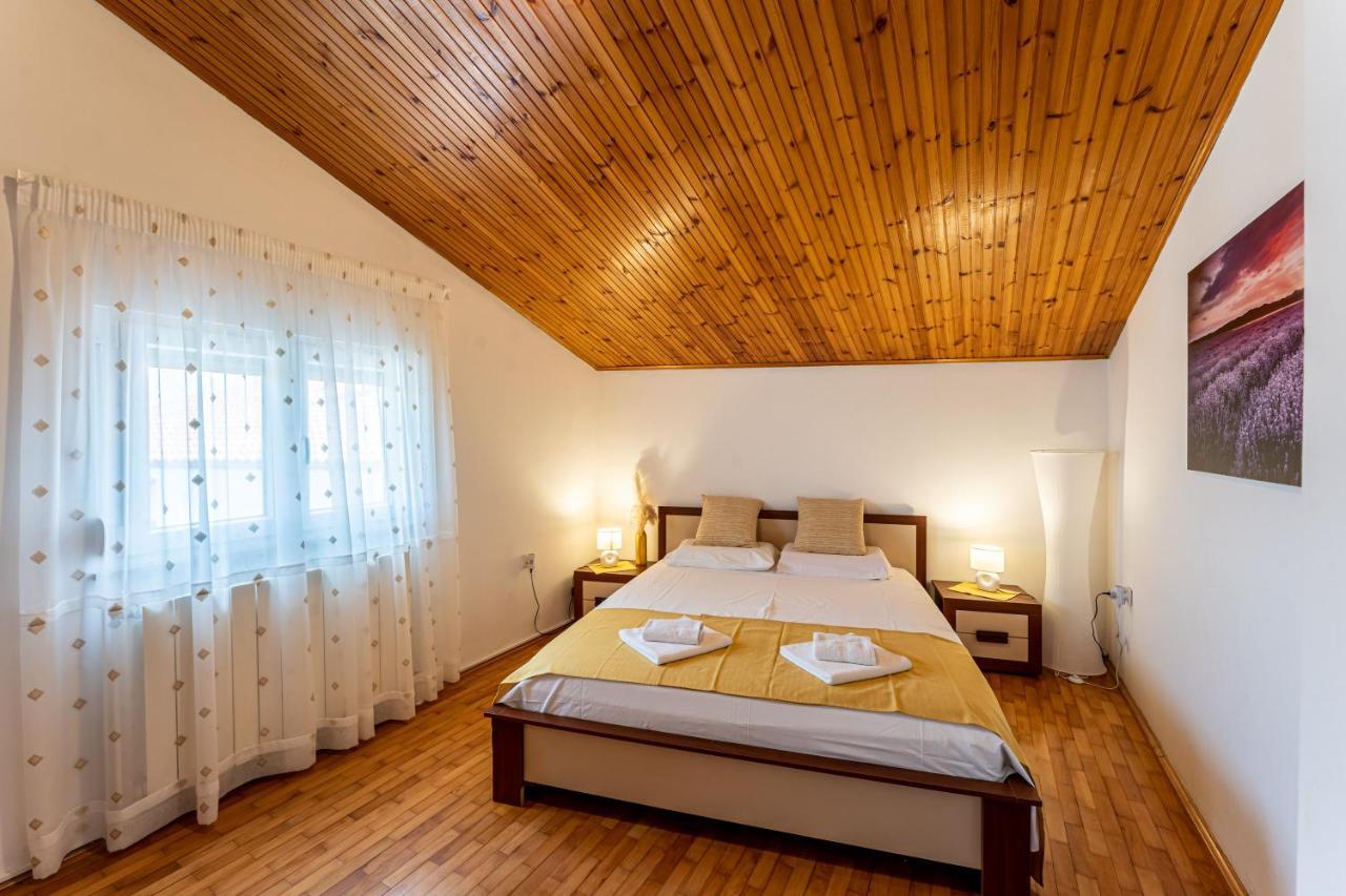 Apartmani Mirela Banjole Exterior foto
