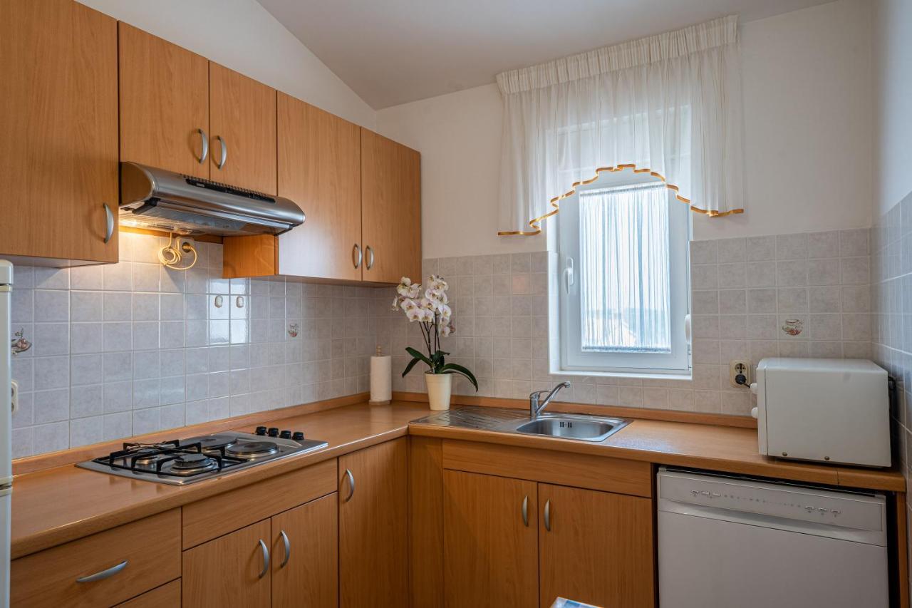 Apartmani Mirela Banjole Exterior foto