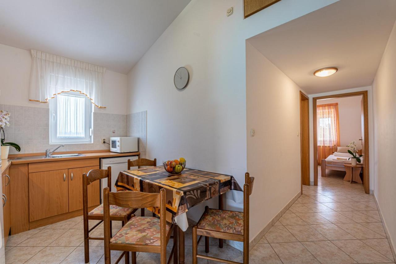 Apartmani Mirela Banjole Exterior foto