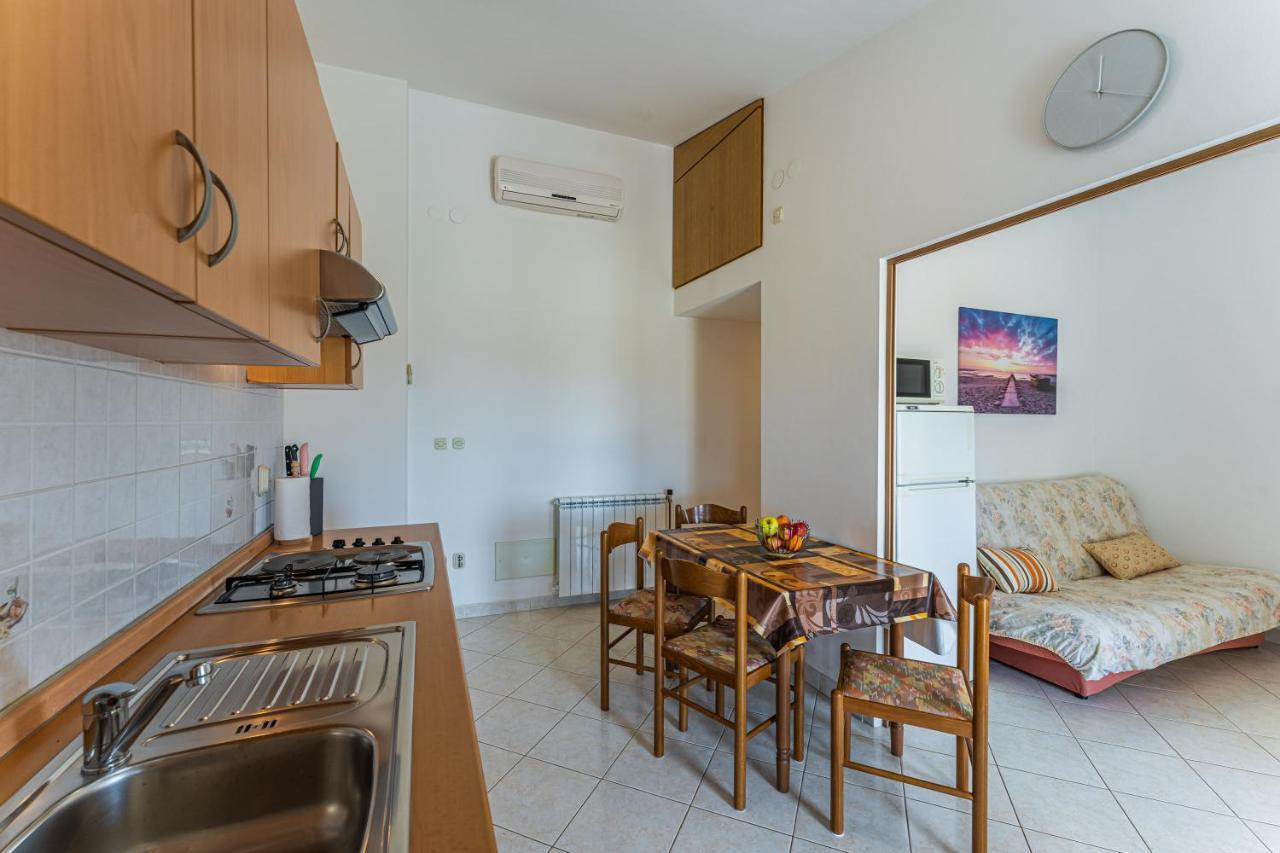 Apartmani Mirela Banjole Exterior foto