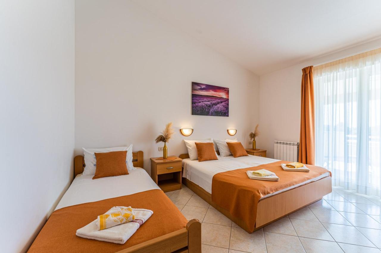 Apartmani Mirela Banjole Exterior foto