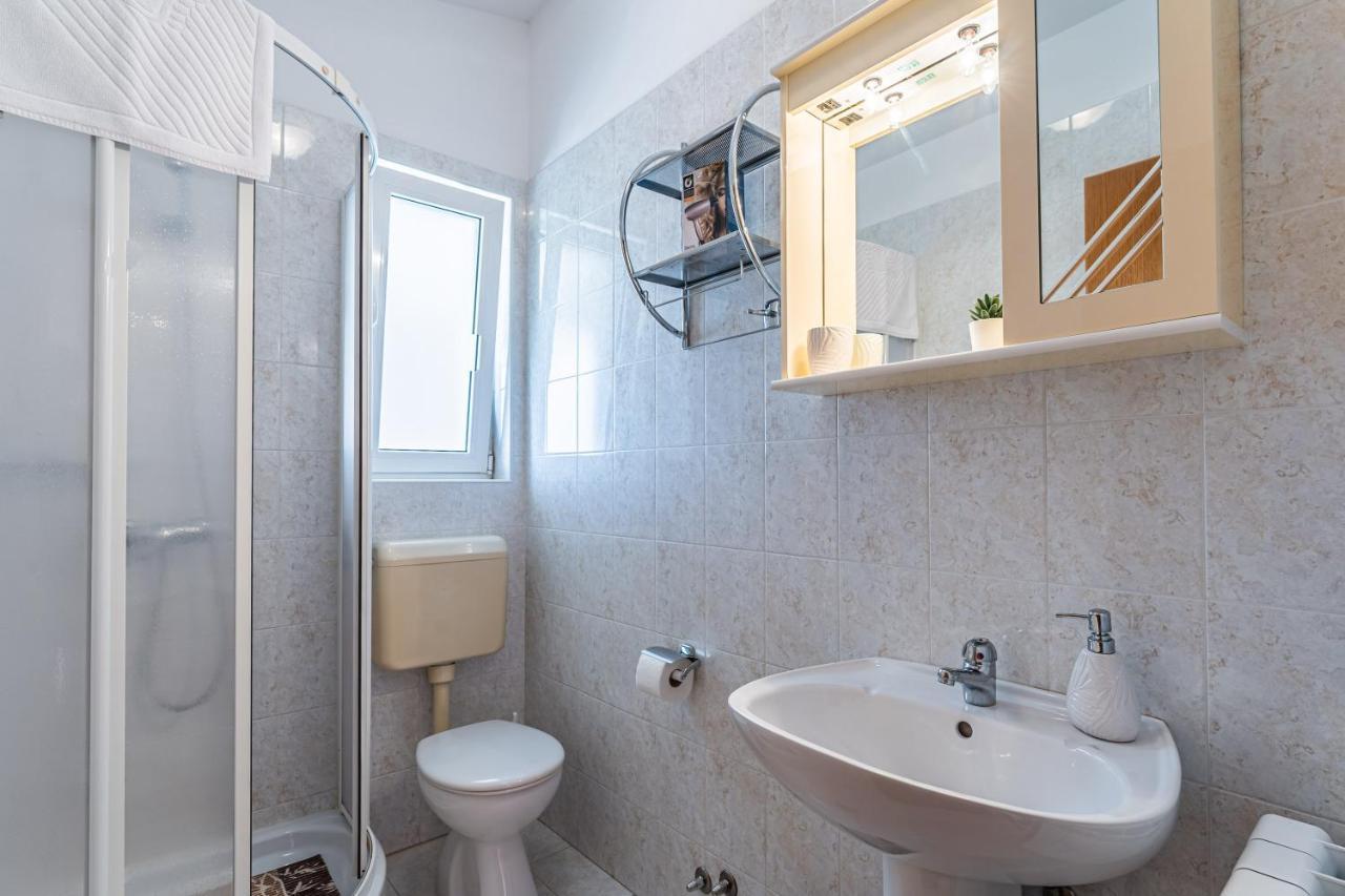 Apartmani Mirela Banjole Exterior foto