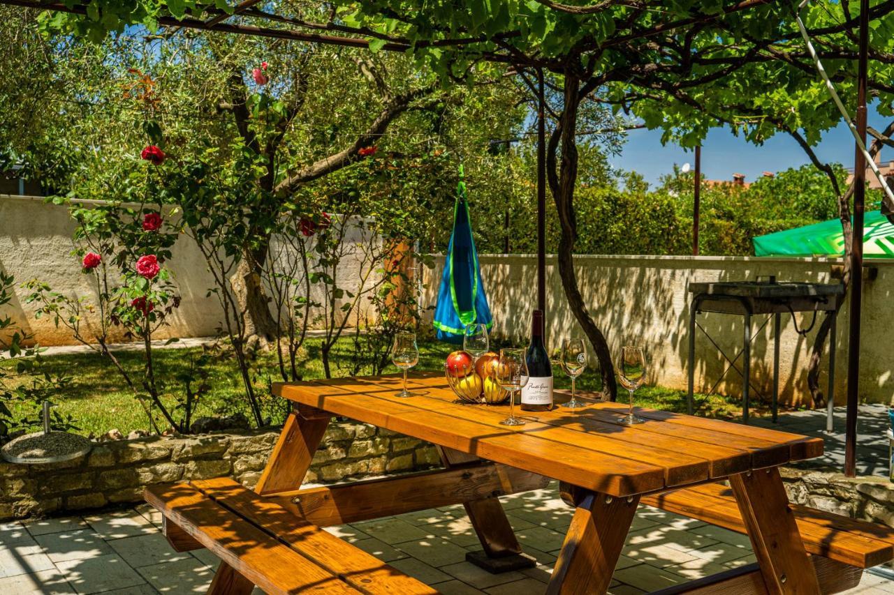 Apartmani Mirela Banjole Exterior foto