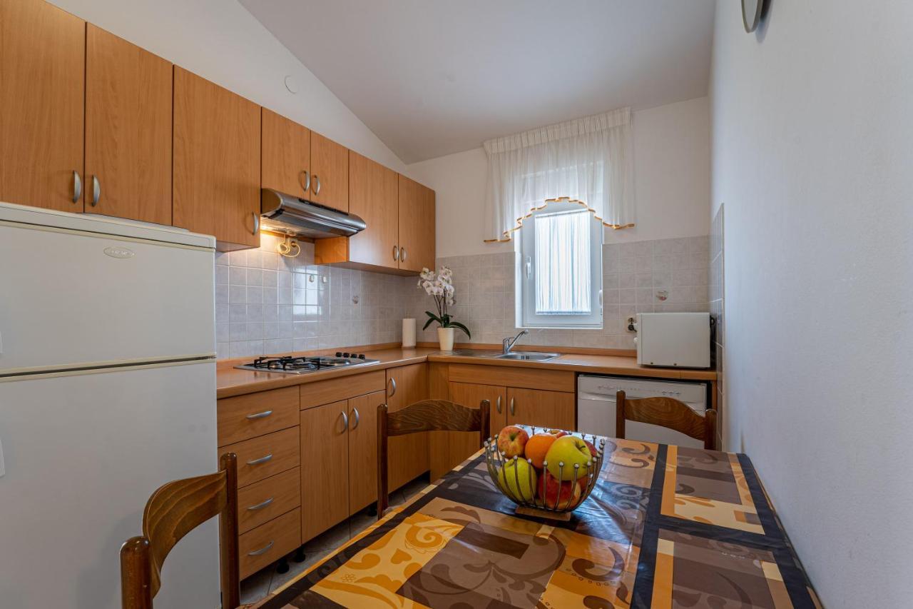 Apartmani Mirela Banjole Exterior foto