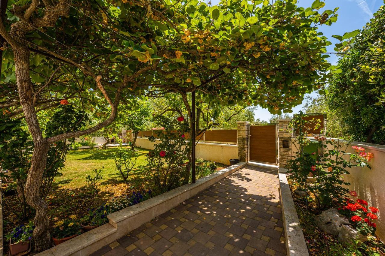 Apartmani Mirela Banjole Exterior foto