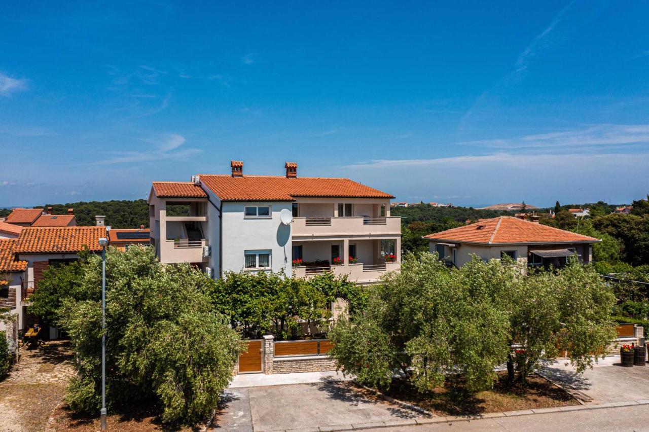 Apartmani Mirela Banjole Exterior foto